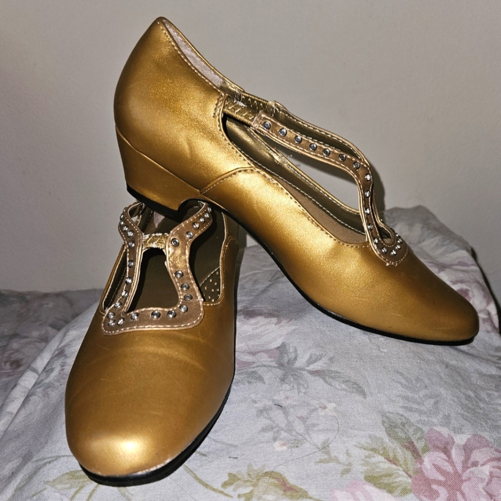 Vintage styled gold dance shoes